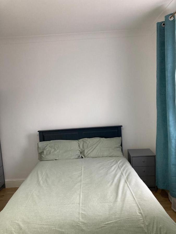 Snug 5-Bedroom Residential Home In Great London Eksteriør bilde
